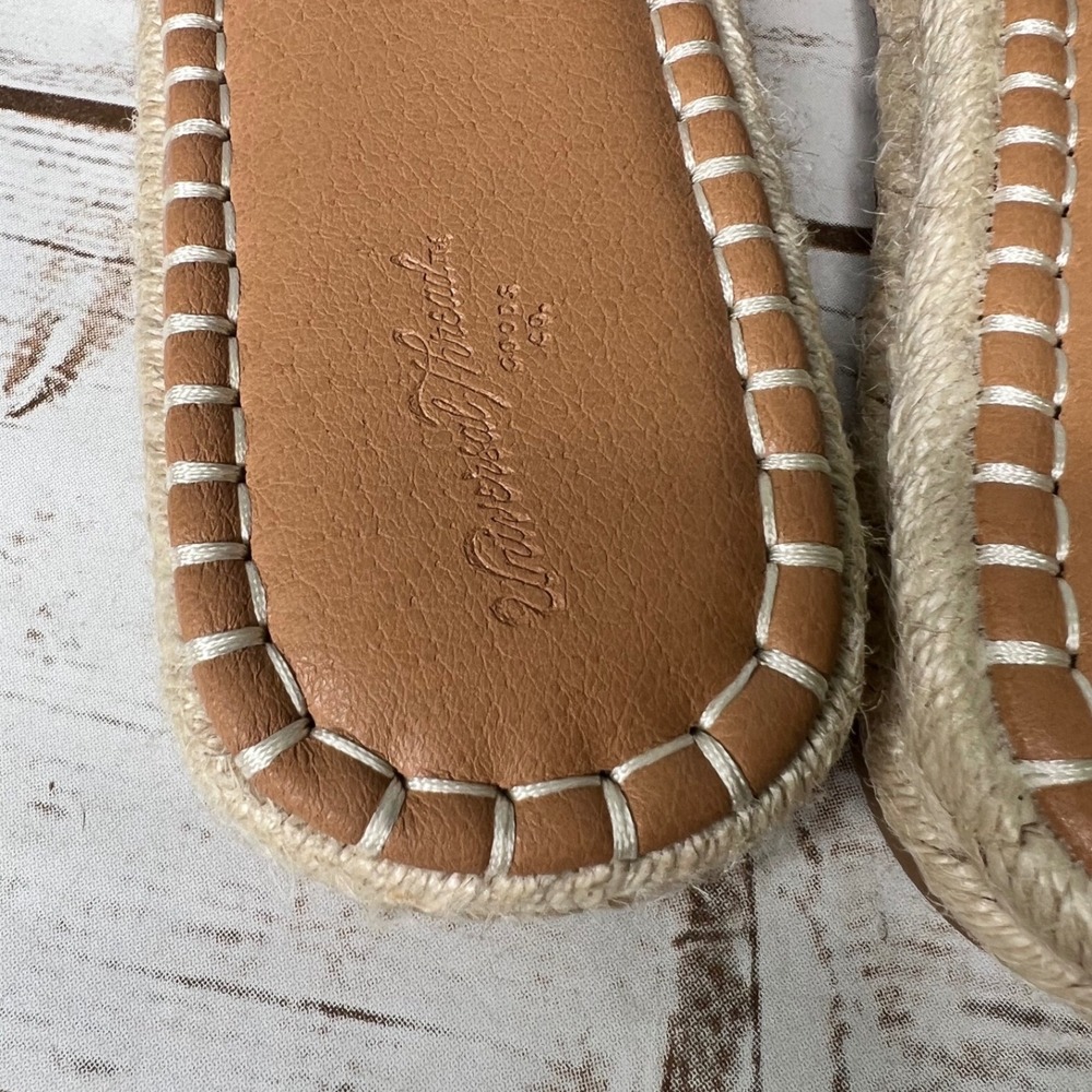Universal Thread NWOT Slide Sandals Tan White Striped Espadrille Size 8 - Picture 5 of 7